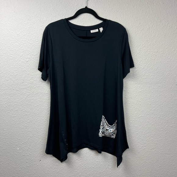 𝅺LOGO Lori Goldstein Modal Blend Leopard Pocket Sharkbite Hem Tunic Black Sz M - Picture 1 of 7